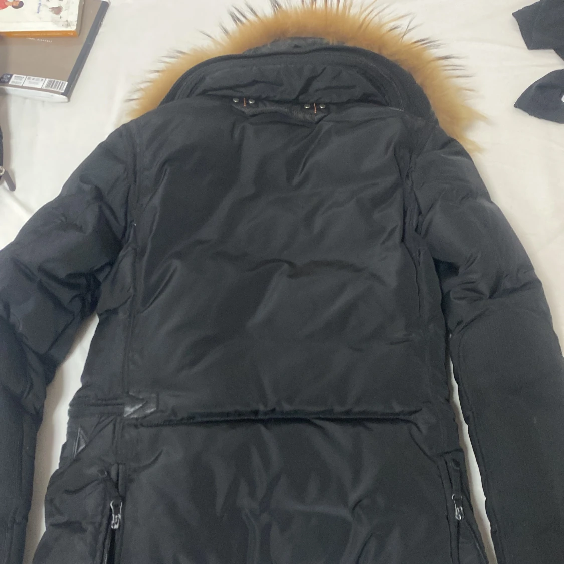 Svart dunjacka från Hollies - 2