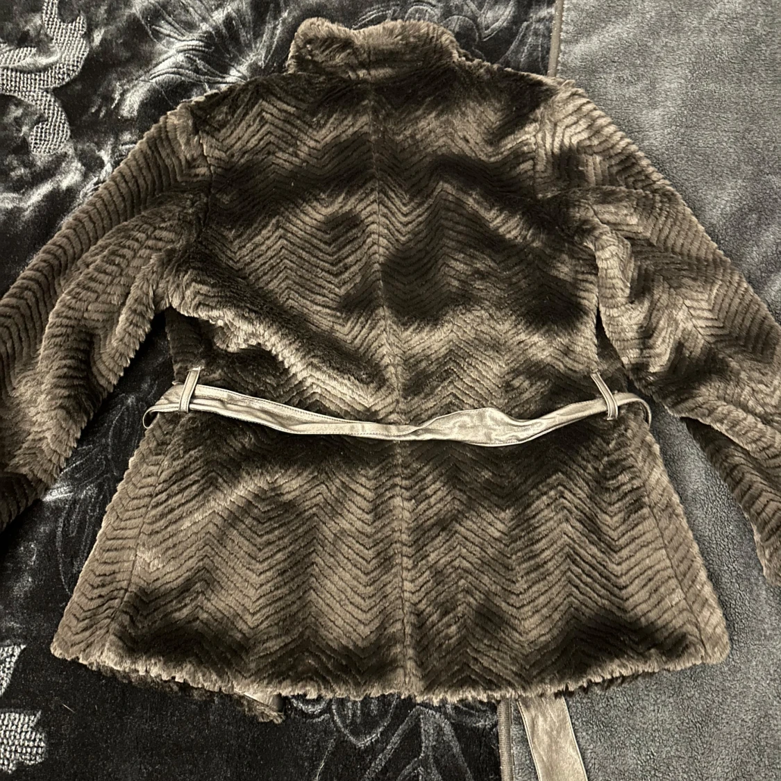 Svart pälsjacka från H&M - 4