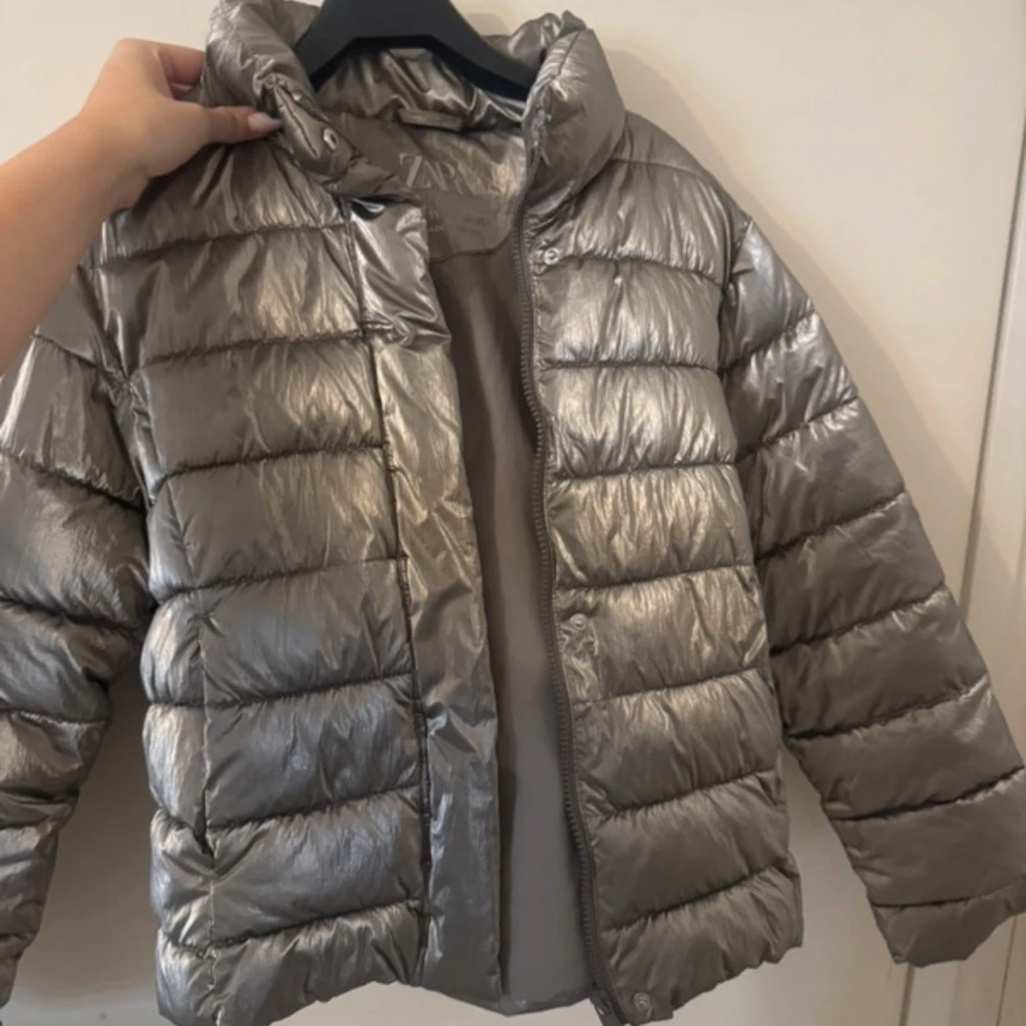 Silverfärgad pufferjacka - 1