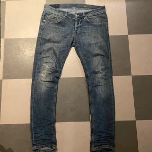 blåa dondup george - intressekoll!! mina blåa dondups i den populära modelen george! storlek 32 (italiensk strlk) hör av er vid frågor! mvh johan