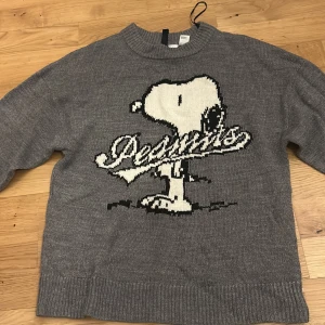 Stickad tröja - Säljer en grå stickad tröja från h&m eftersom den ej kommer till användning ☺️