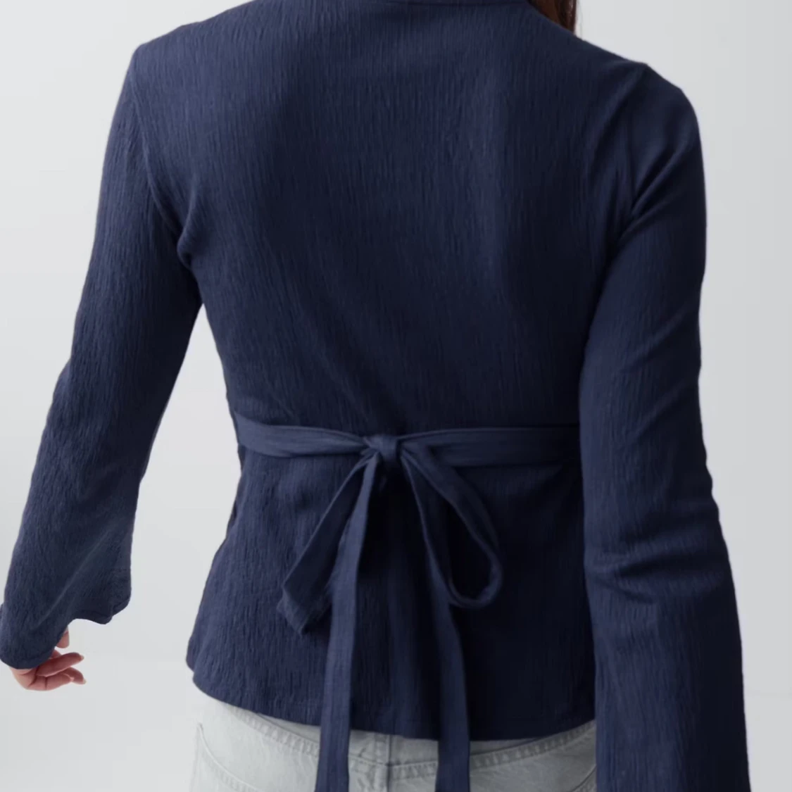 Mörkblå omlottopp med knytband - 2