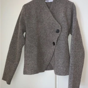 Beige jacka Zara - Snygg beige kavaj från Zara 