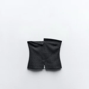 Randig tubtopp!!!❤️ - Säljer denna snygga topp från zara! Passar perfekt till fest eller utgång!! ❤️😍den är lite mörkgrå i färgen😊