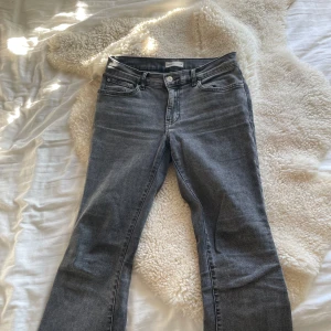 Low waist jeans - Low waist bootcut jeans från Gina tricot. Bra skicka och inga defekter🥰