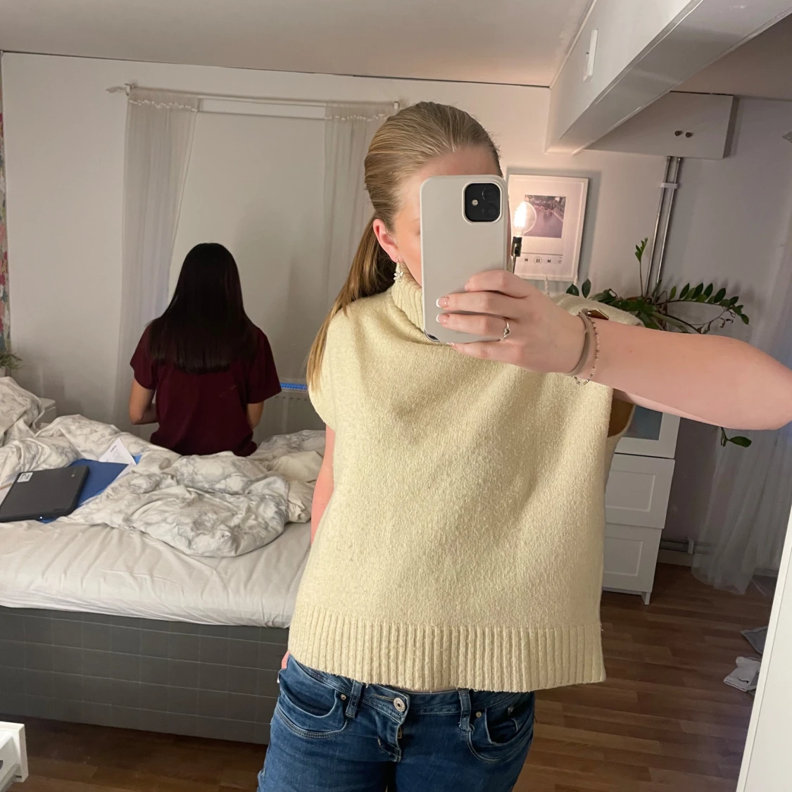 Beige stickad med krage - 1