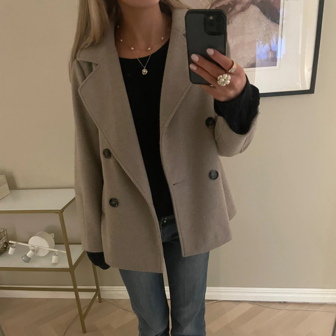 Beige kappa med knappar