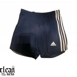 Blå shorts från Adidas - Kontakta oss vid intresse eller frågor, tack.