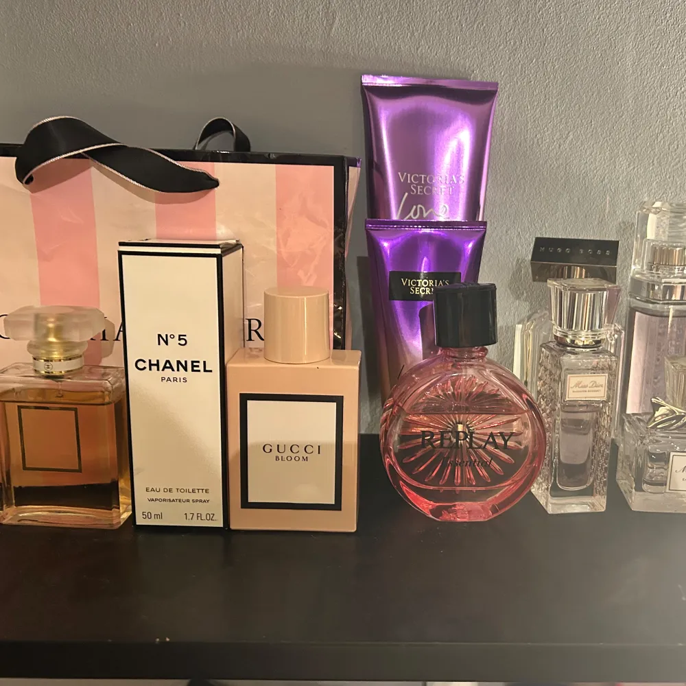 Nypris 1200 kr. Säljer för att den inte kommer till användning. Använd några enstaka gånger. Pris kan diskuteras. Meddela gärna vid intresse.. Perfume.
