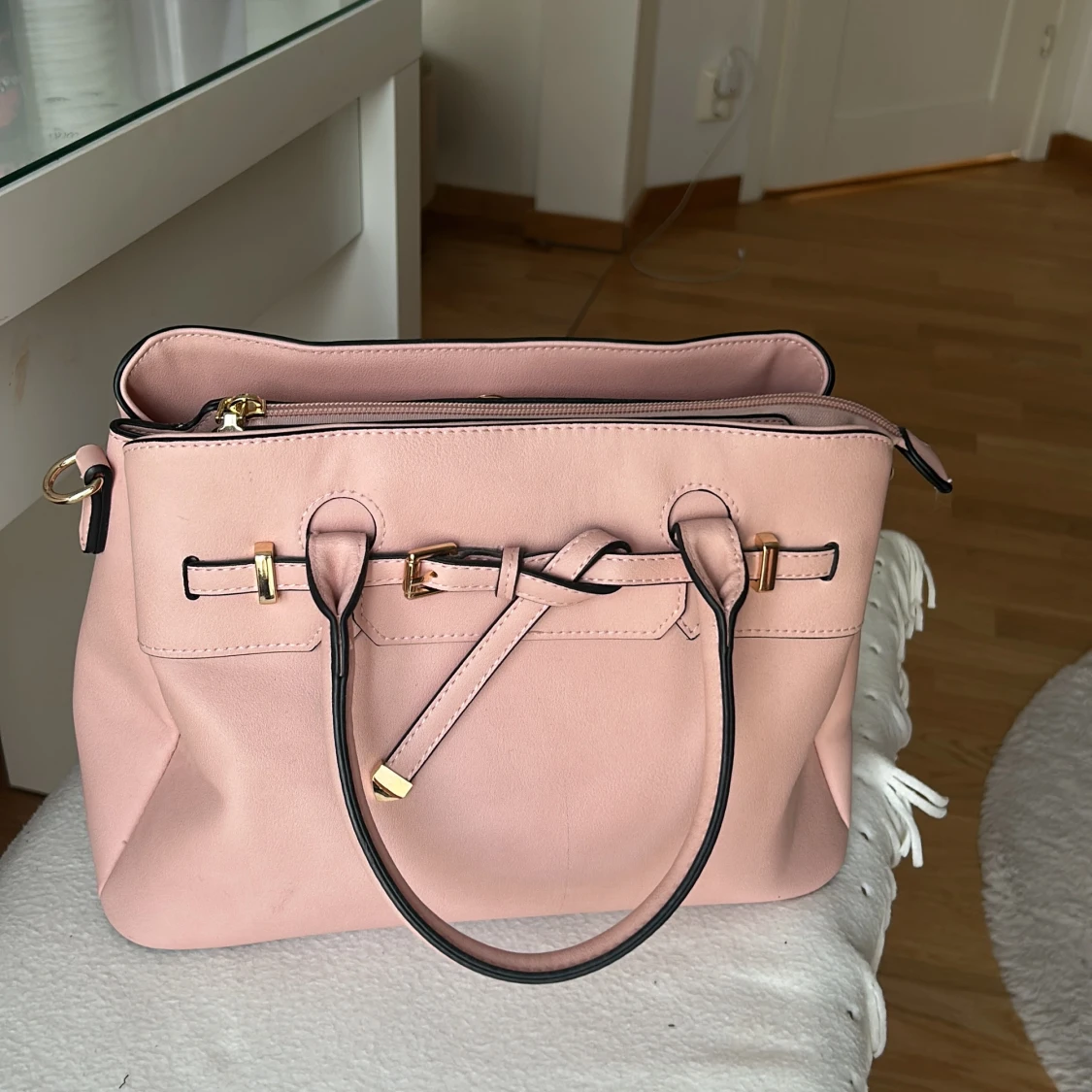 Rosa handväska med leoparddetalj - 90