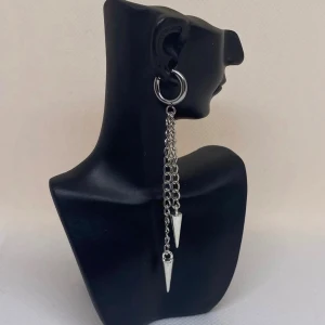 Hanging nite earrings🪩 - Supersnygga handgjorda örhängen🤍120kr/paret 60kr/st