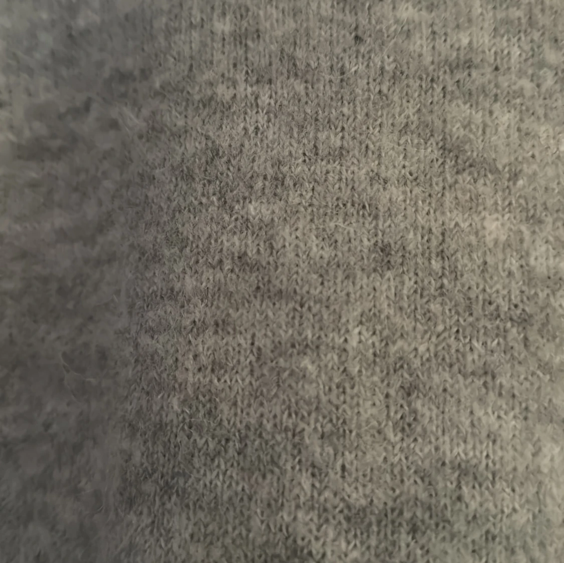 Grå stickad tröja från Gina Tricot - 90