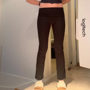 Yogapants - Supersköna yogapants som man både kan ha hemma och i skolan. Säljer dom pga att dom är lite för kora för mig