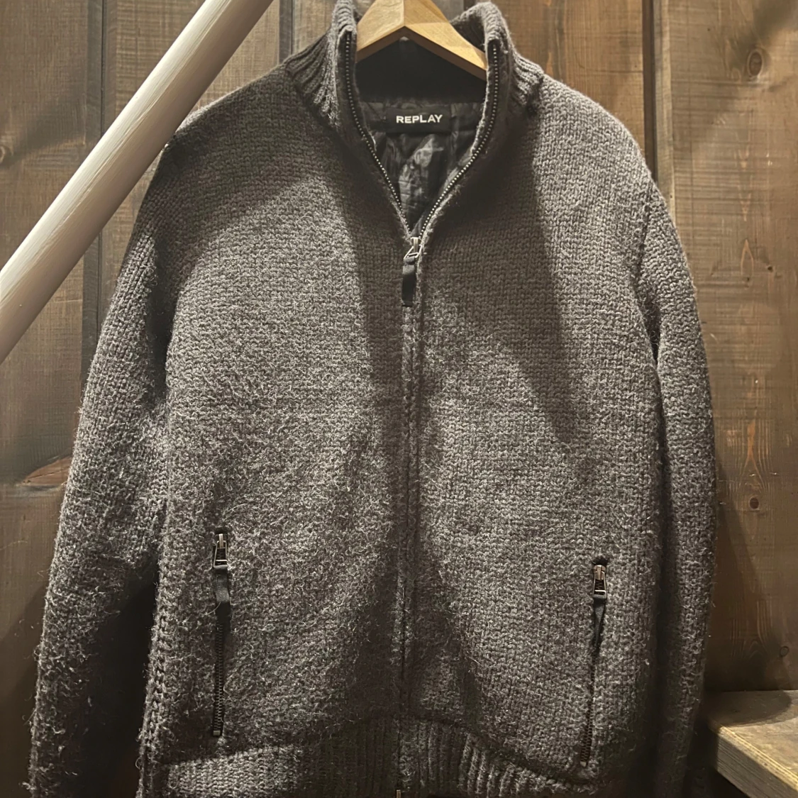 Grå stickad jacka från Replay