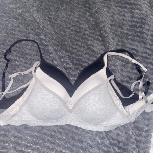 Bygel lösa BH, Lindex  - Storlek: A 70. Finns i trio eller enskild. 1: 65, alla för 155 kr.