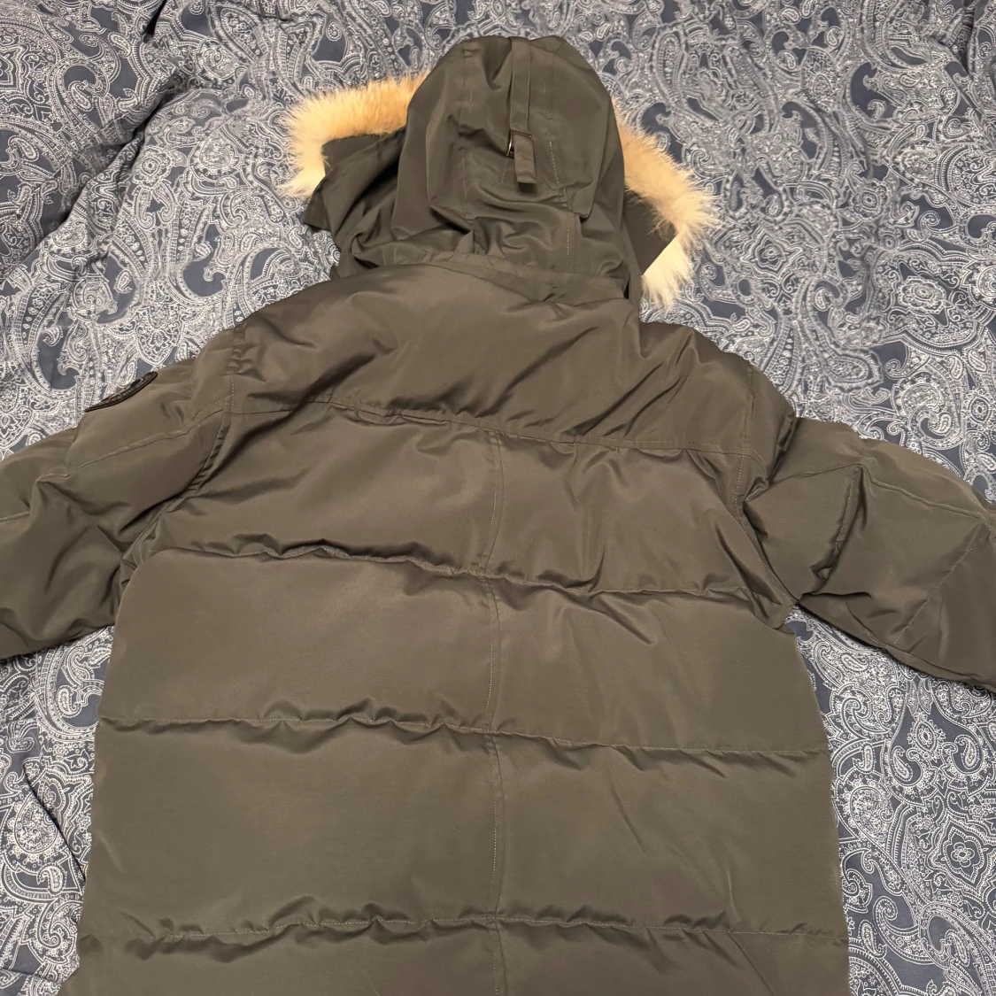 Grå dunjacka från Canada Goose - 90