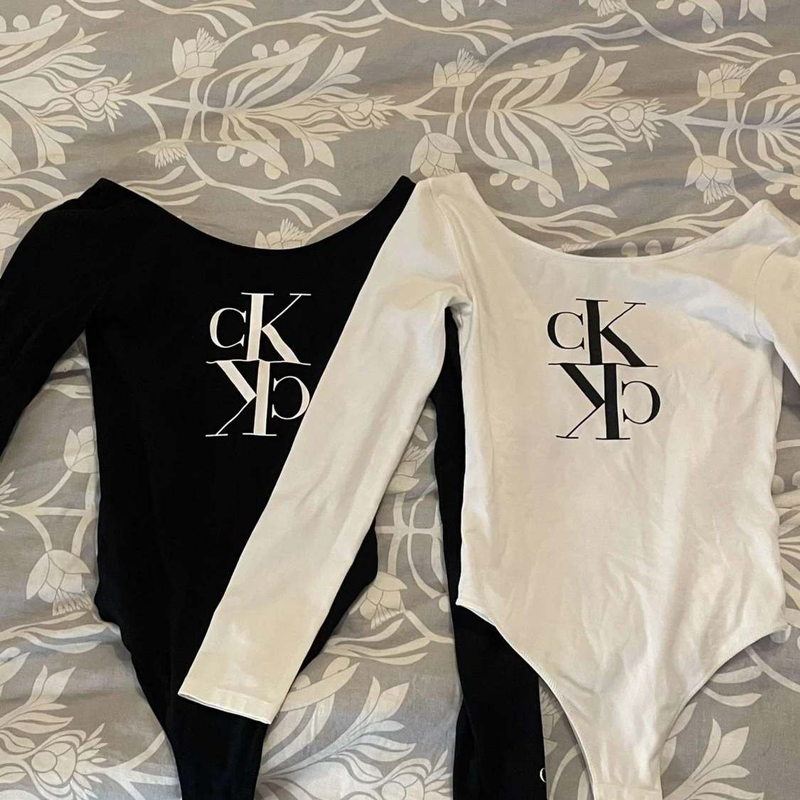 Långärmad body från Calvin Klein