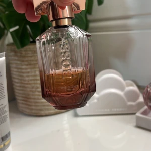 The Scent For Her Eau de Parfum - The Scent For Her Eau de Parfum från Hugo Boss. Cirka 40% kvar 