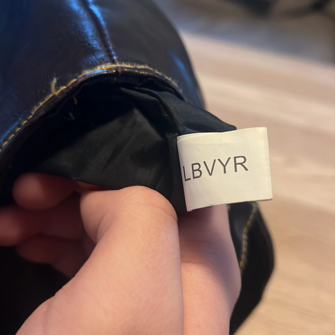 Svart axelväska från LBVYR - 91