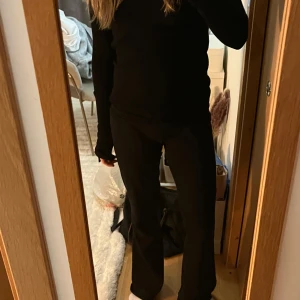 Svarta tight tröja Zara - Snygg tröjaaa