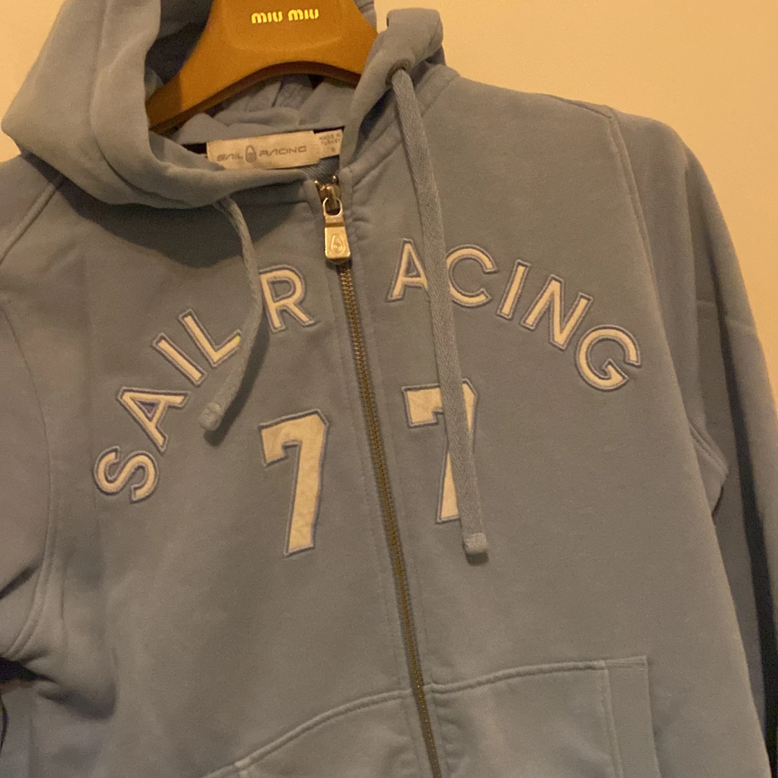 Ljusblå hoodie från Sail Racing - 90