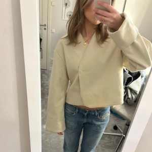 Tunn jacka/kofta💕 - Beige jacka/kofta från Gina, storlek s💕💕