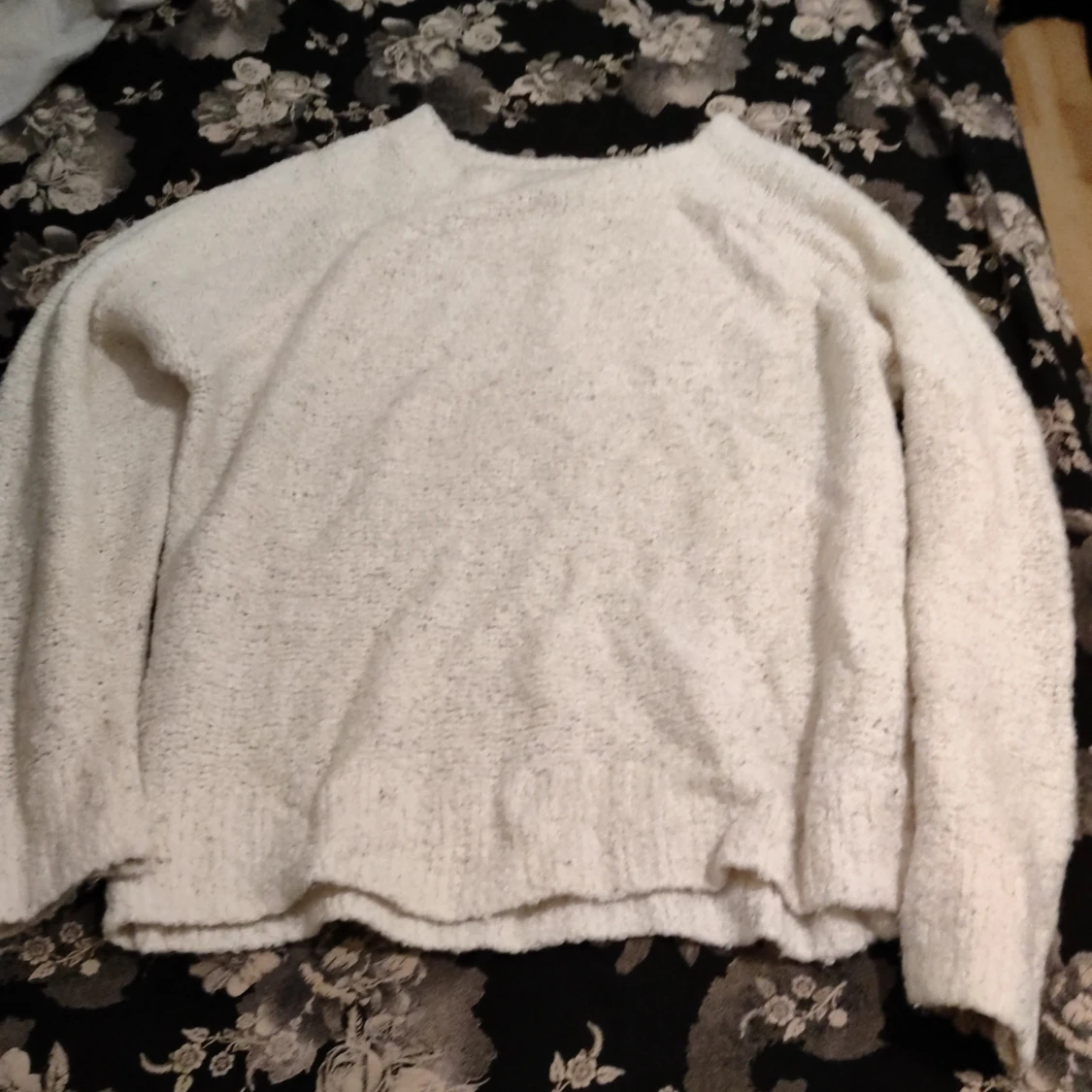 Vit stickad tröja från Primark kostar runt 329 vi kan snacka om pris - 90