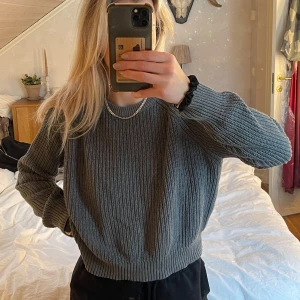 Grå stickad tröja  - Grå stickad tröja i fint skick! Storlek XS💛