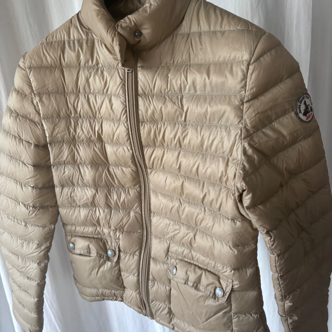 Beige dunjacka från J.O.T.T - 90