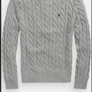 Ralph Lauren Knitted Sweater - S - Säljer en sprillans ny Ralph Lauren Knitted Sweater i storlek S. Ny och oanvänd och passar dig som är ute i kylan!