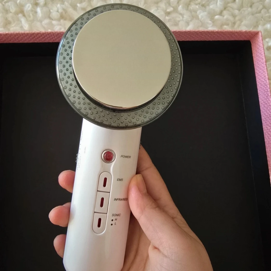 Vit ultraljudsapparat med sladdar - 1