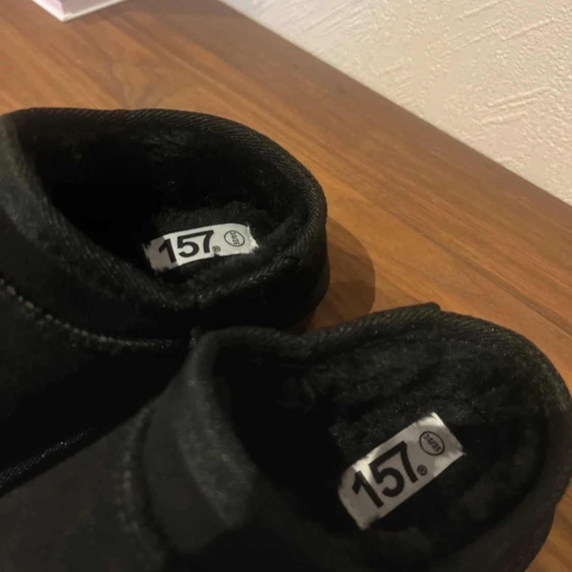 Svarta låga uggs ifrån lager 157 storlek: 34/35  - 92