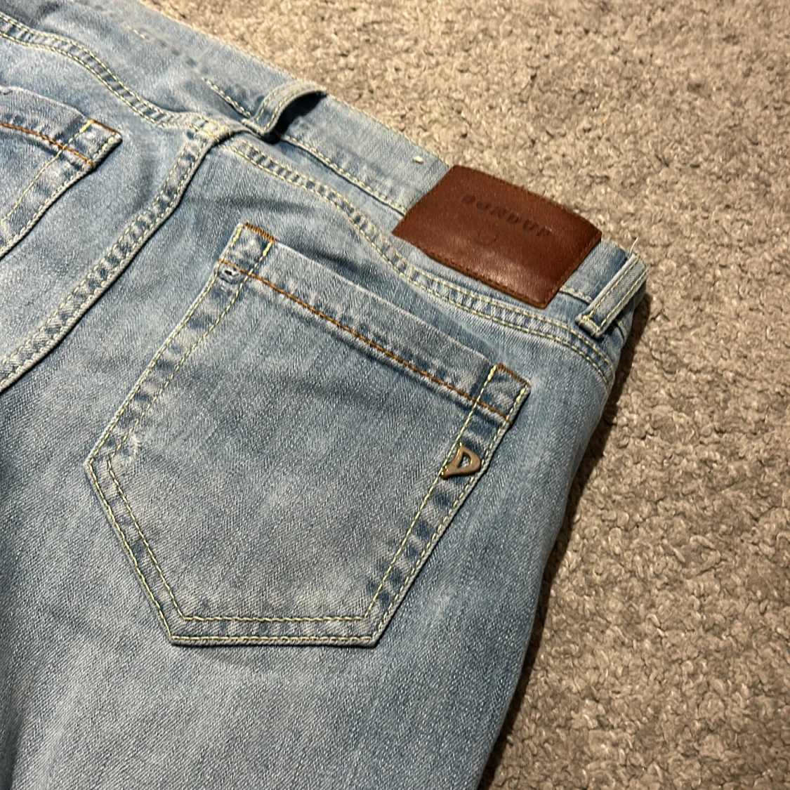 Ljusblå Dondup jeans med slitningar, w27 - 91