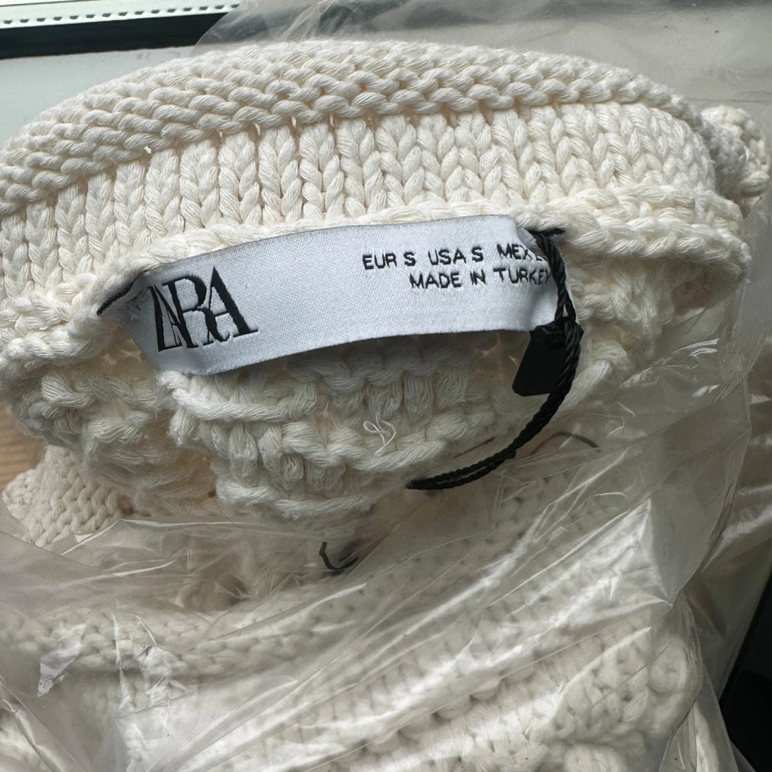 Vit stickad topp från Zara - 2