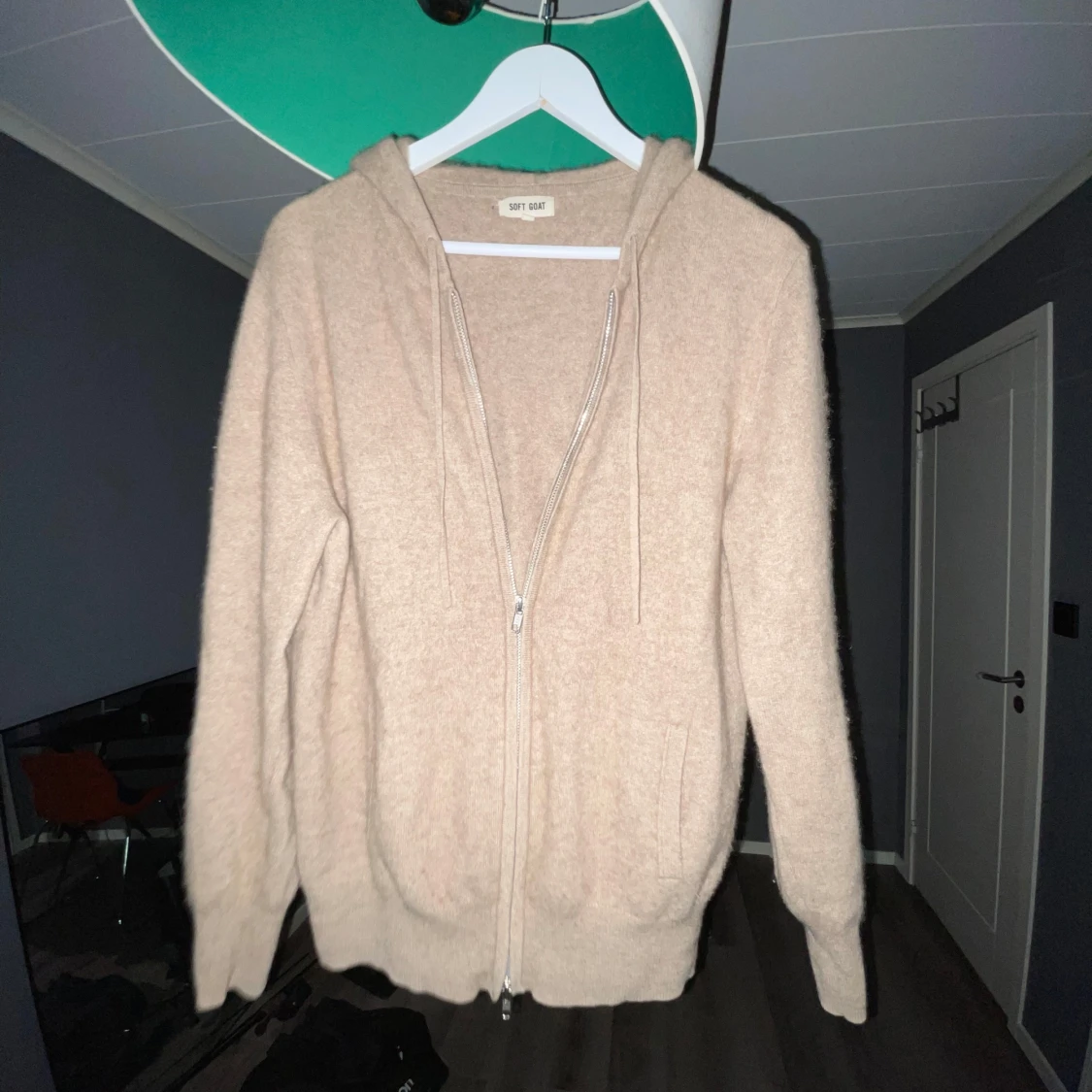 Beige cashmere hoodie - 3