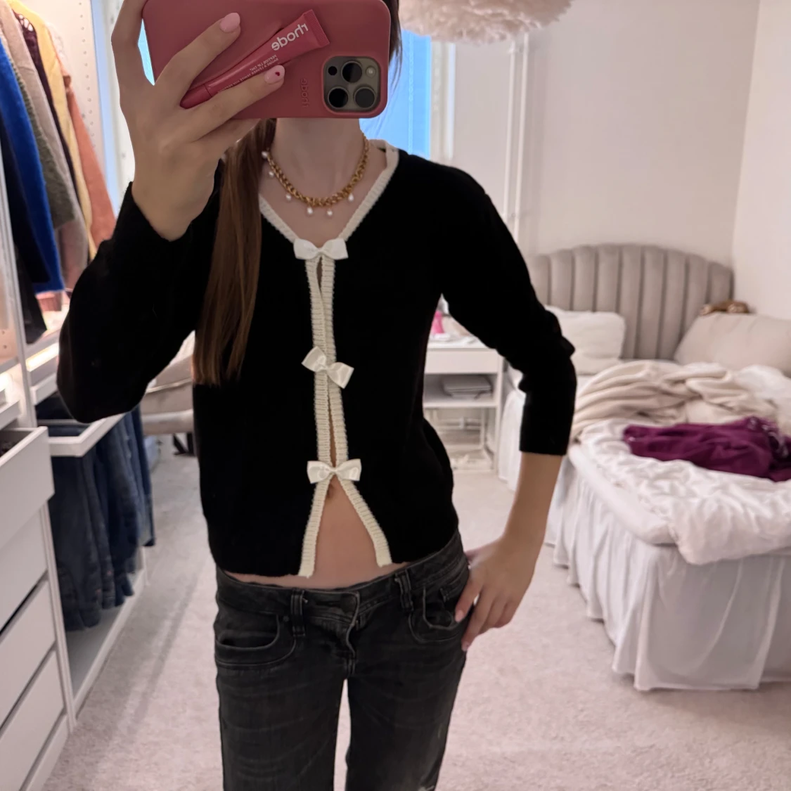 Svart kofta med vita rosetter🎀🎀🎀 - 1