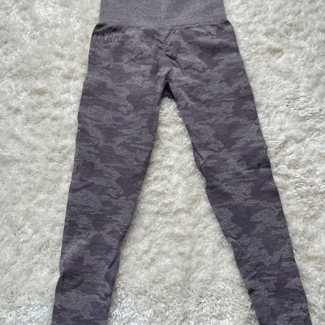 lila camo tights från gymshark stl S - 1