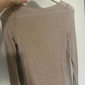 Beige Intimissimi tröja  - Knappt använd inga defekter i storlek S 
