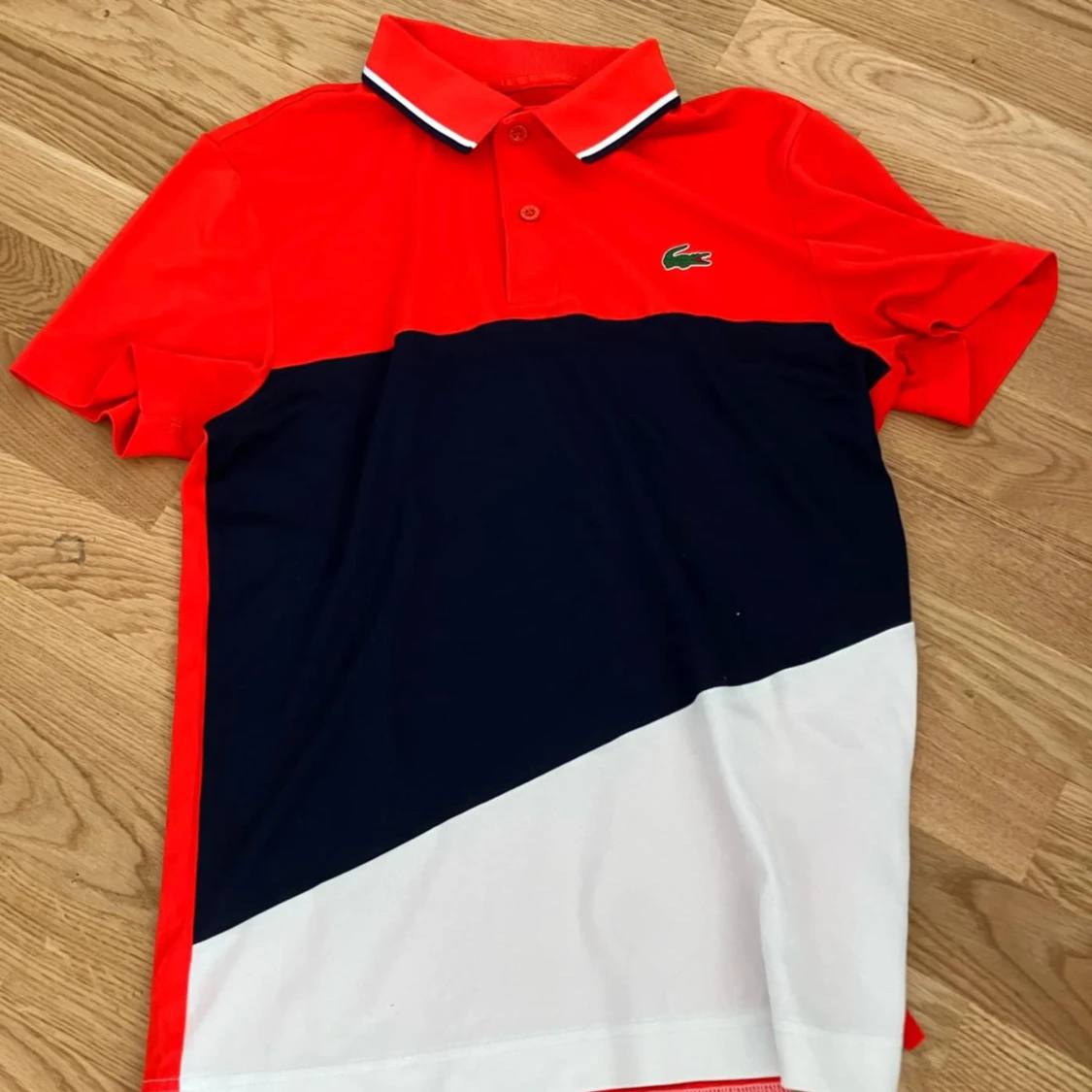 Flerfärgad pikétröja från Lacoste