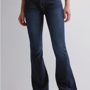 True religion jeans!! - Säljer mina true religion jeans då dom tyvärr inte kommer till användning, använd ett fåtal gånger och är i väldigt bra skick. Jag har klippt av dom i längden så fråga mig om mått eller bilder med jeansen på!!❤️