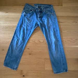 Dondup jeans - Säljer ett par stilrena dondups perfekta till våren 🔥 L30 W29 ✌️ Priset ej hugget i sten! 