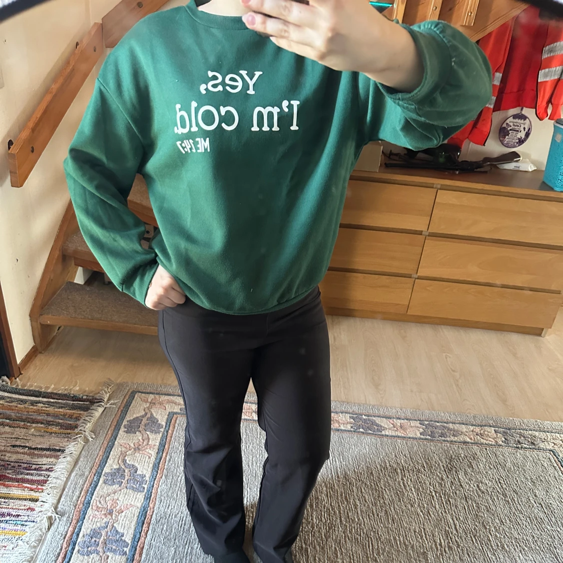 Grön sweatshirt med text - 1