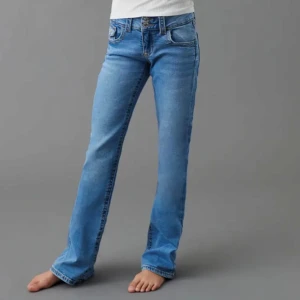 Blå bootcut Gina jeans  - Snygga blå bootcut jeans från Gina young. 🫐I storlek 170, men passar också som S.Orginal pris 300 kr. 🍓