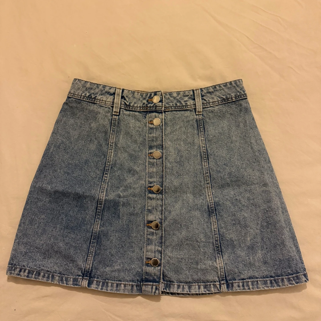 Jeanskjol med knappar