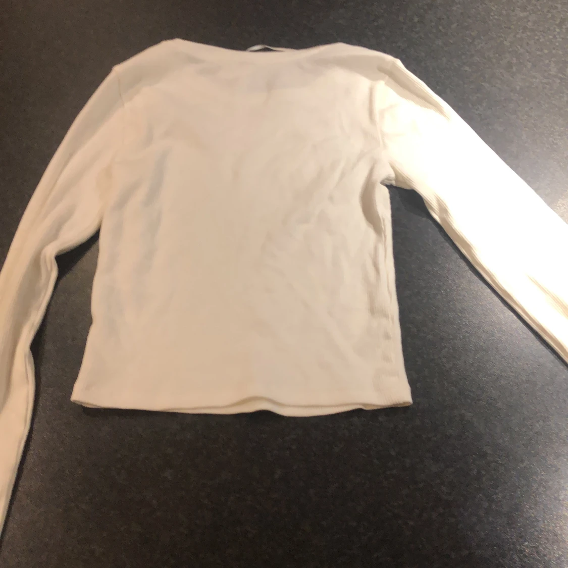 Vit ribbad långärmad topp från Divided - 90