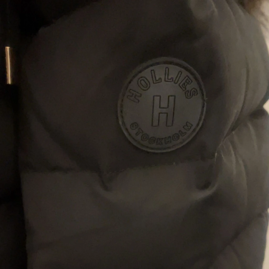 svart hollies jacka stockholm med äkta päls. - 91