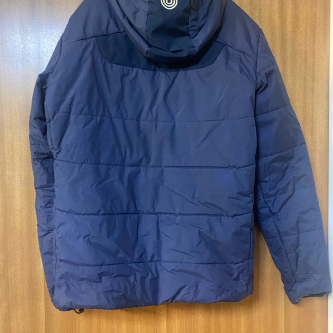 Blå dunjacka från sail racing