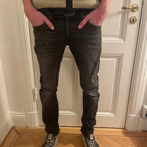 Jack & Jones jeans - Säljer dessa tvär feta Jack&jones jeans! Nypris 890kr säljer för endast 299kr. Hör av er vid eventuella frågor!
