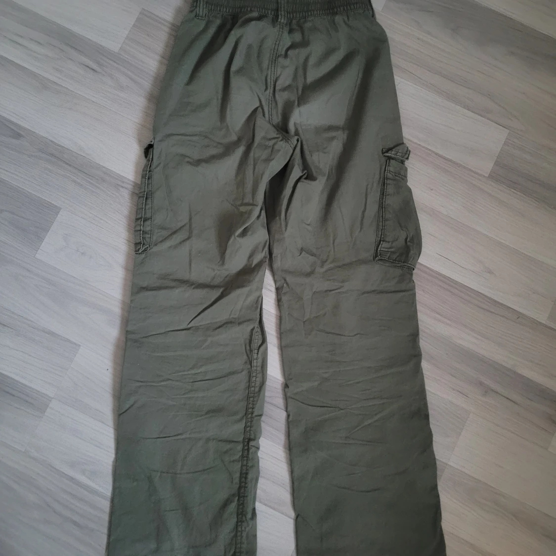 Gröna cargobyxor - 92