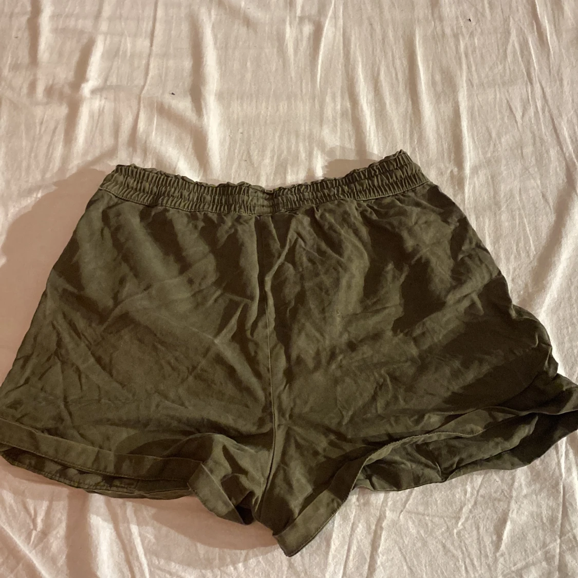 Olivgröna shorts från Lager 157 - 90